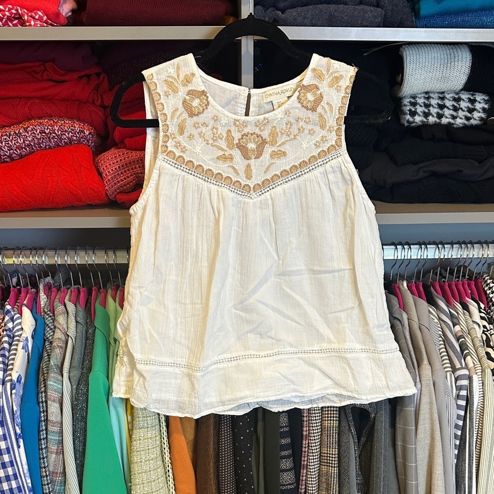 Cynthia Rowley white/tan embroidered sleeveless back button top size S